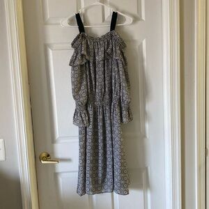 Black and white long sleeve dress